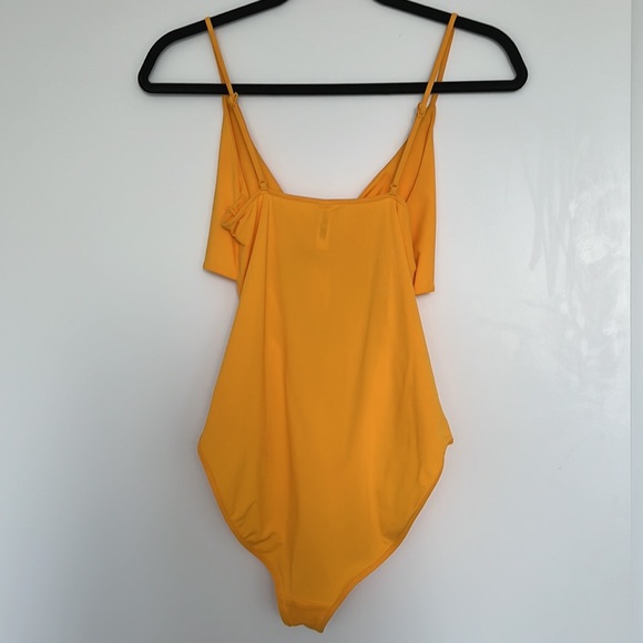 Aritzia Wilfred bodysuit - size Medium - Picture 4 of 4